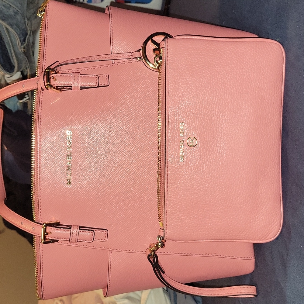 Michael kors purse and wristlet